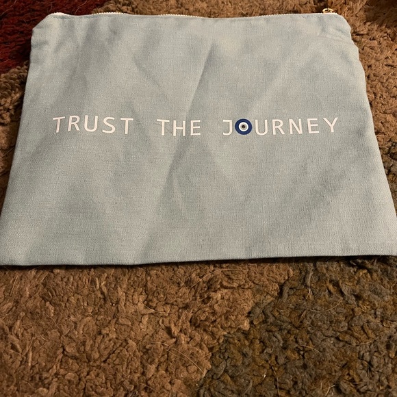 NWOT Cosmetic Bag - Picture 2 of 3